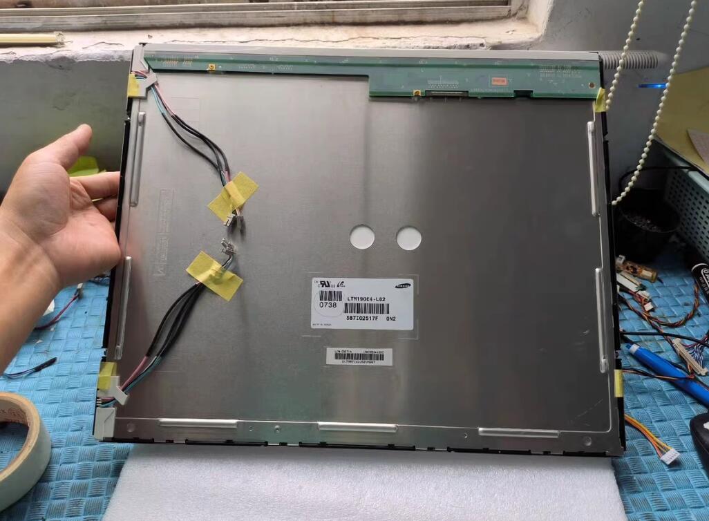 Original LTM190E4-L02 SAMSUNG 19.0"1280×1024 LTM190E4-L02 Display